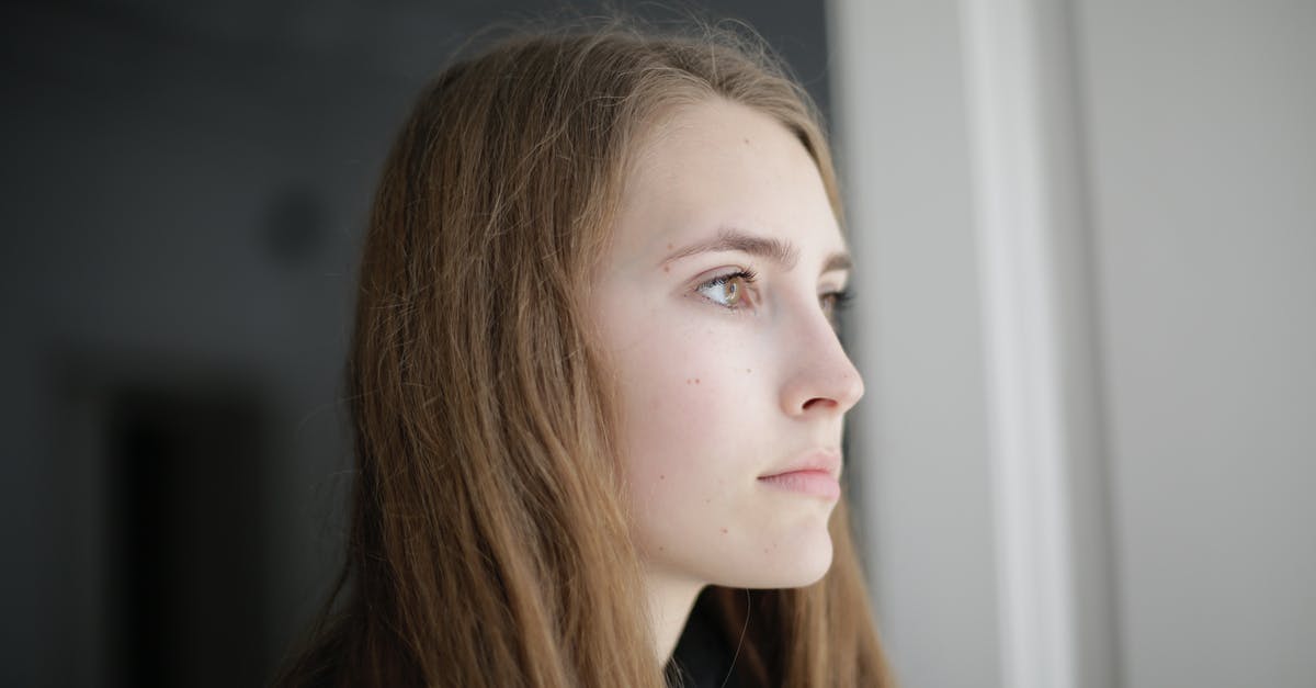 What factors to consider for a long lasting salad? - Pensive young woman in living room