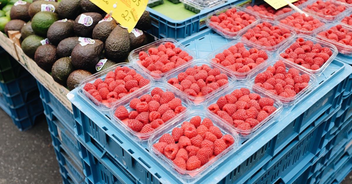 What is a good vegetarian source of umami flavour? - Stall with various fruits on market on street