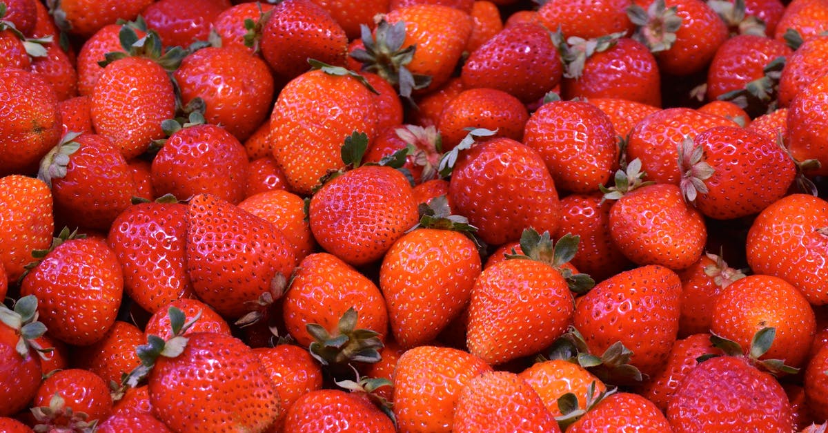 What should I look for in strawberries at the market? - Red Strawberry Lot