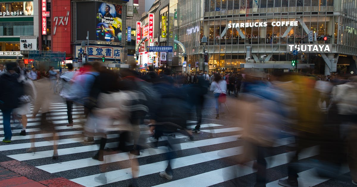 When is it OK to crowd the pan? - People Crossing the Street in Japan