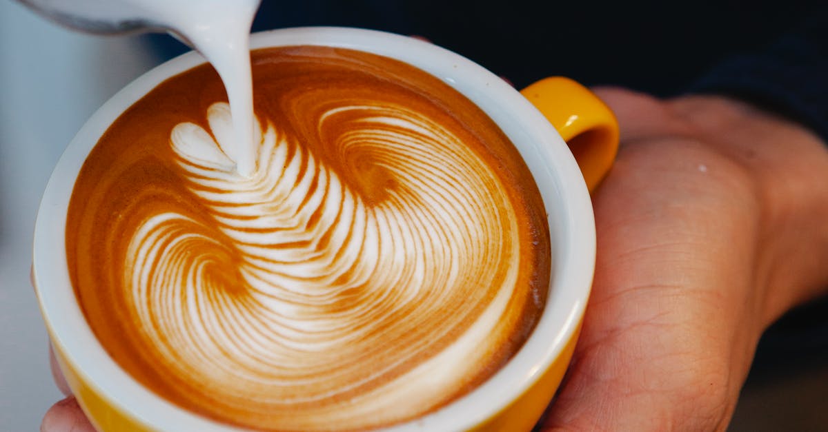 Why does milk turn yellow in a silver glass? - Crop barista making latte art