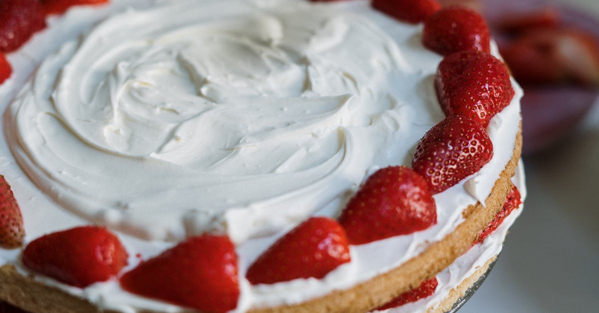 Will fresh strawberries make a cake soggy? - Strawberry Cake on White Ceramic Plate