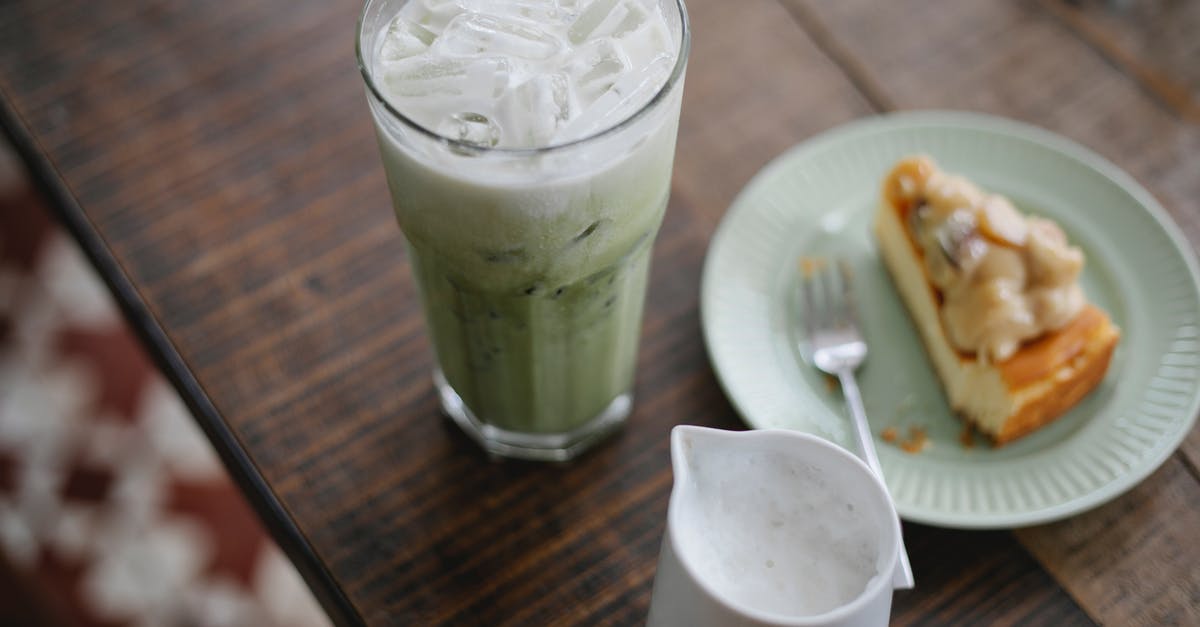 Xanthum gum alternative to flour and heavy cream rather than milk - Refreshing matcha latte served with yummy pie